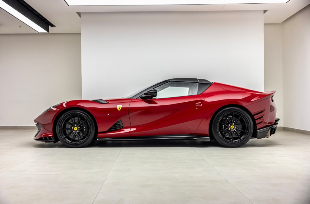 FERRARI 812 COMPETIZIONE APERTA